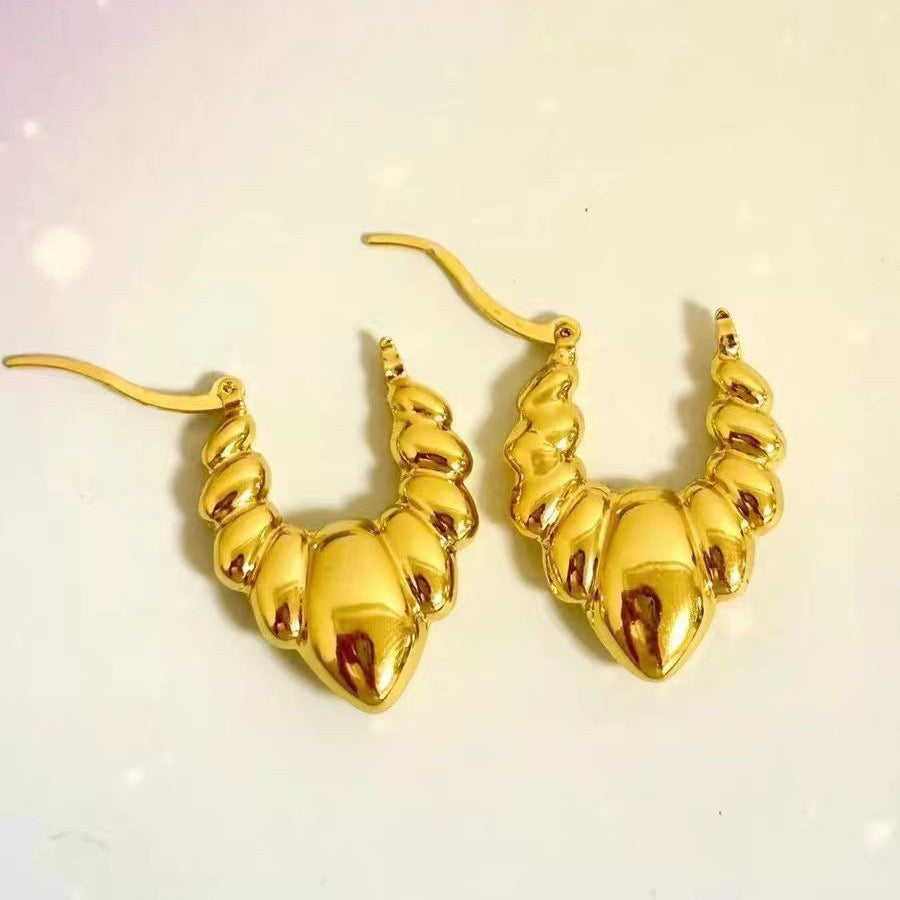 Lisa hearts hoops