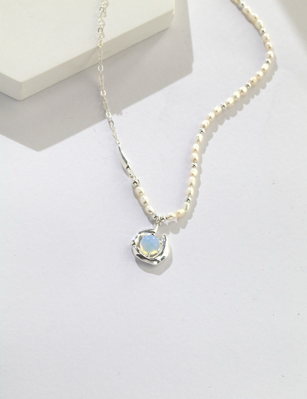 Moon stone pearl necklace