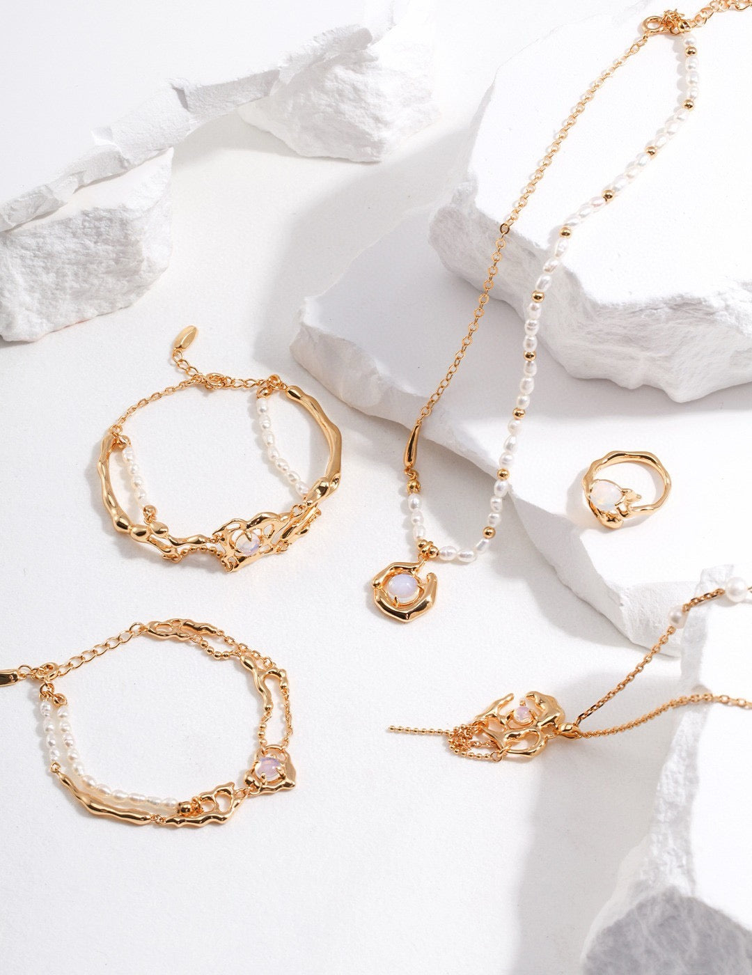 Moon stone pearl necklace