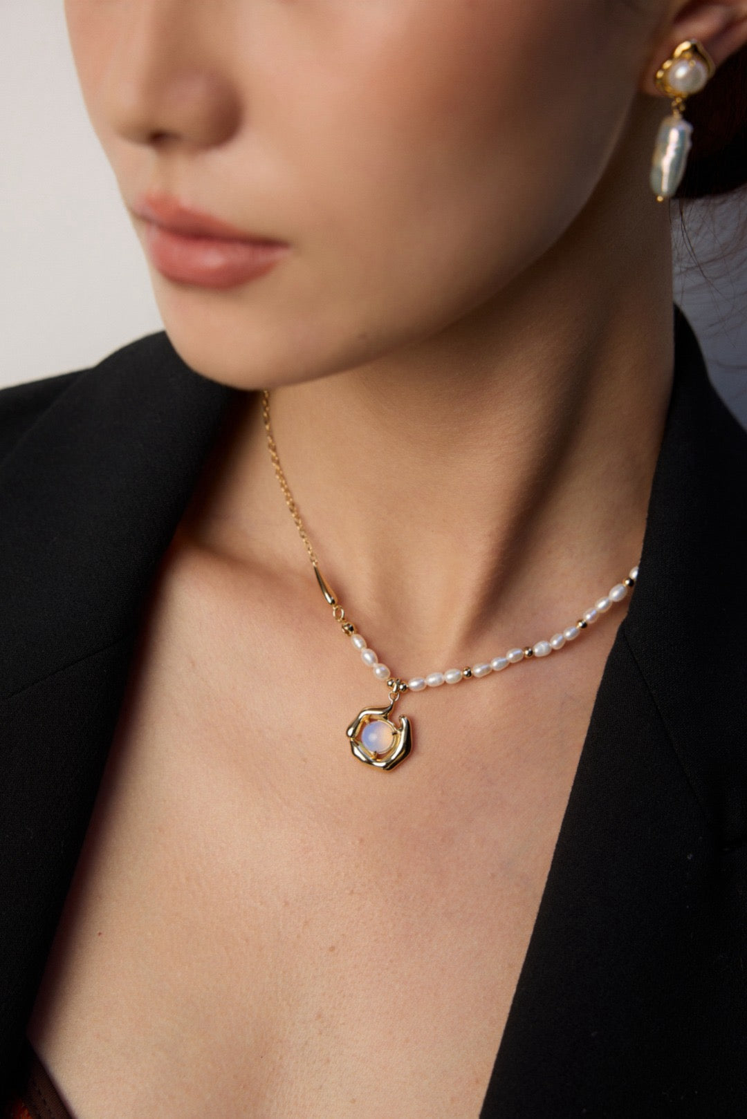 Moon stone pearl necklace
