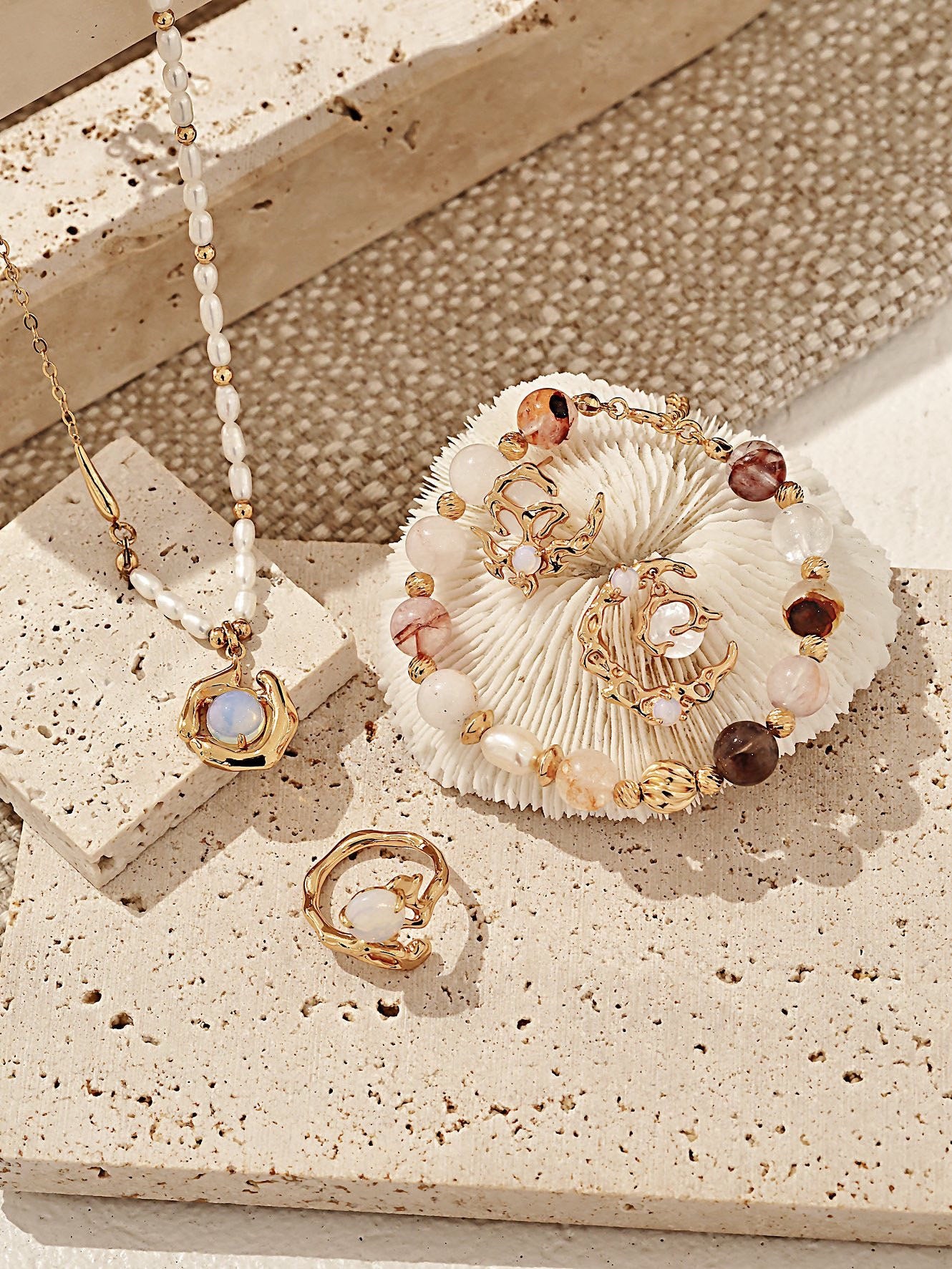 Moon stone pearl necklace