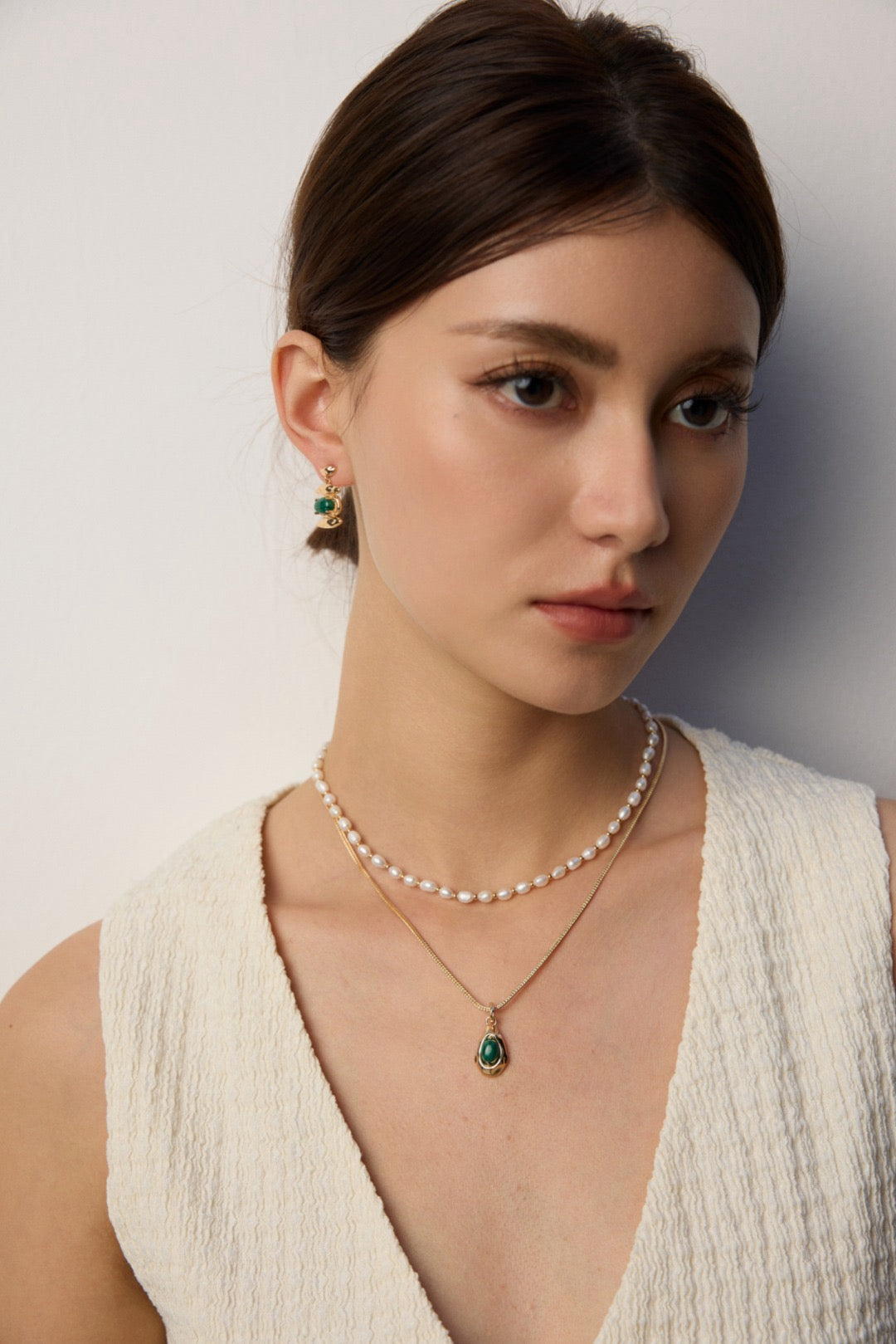Classic golden pearl necklace