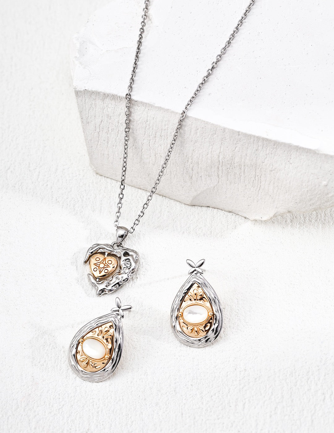 Two tones heart necklace