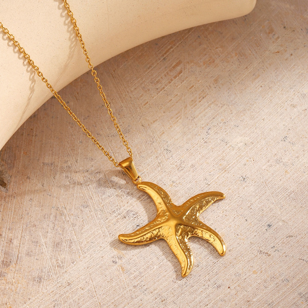 Classic starfish necklace
