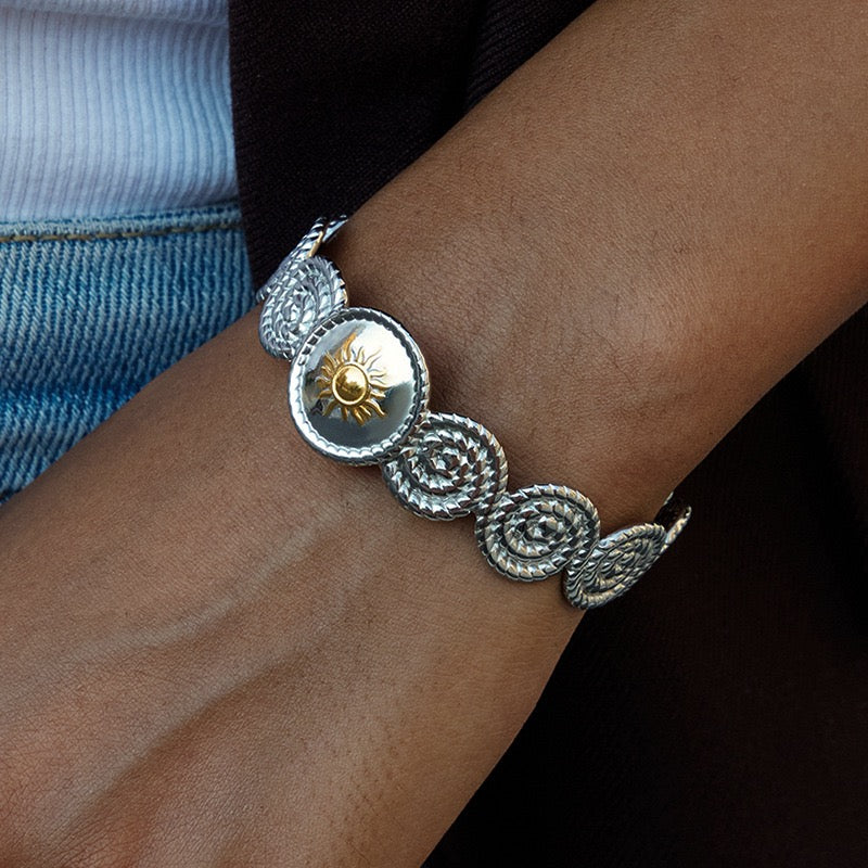 Swirl sun bangle