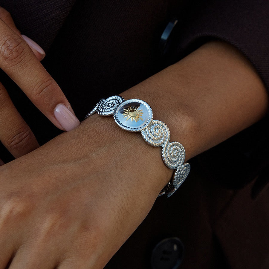 Swirl sun bangle