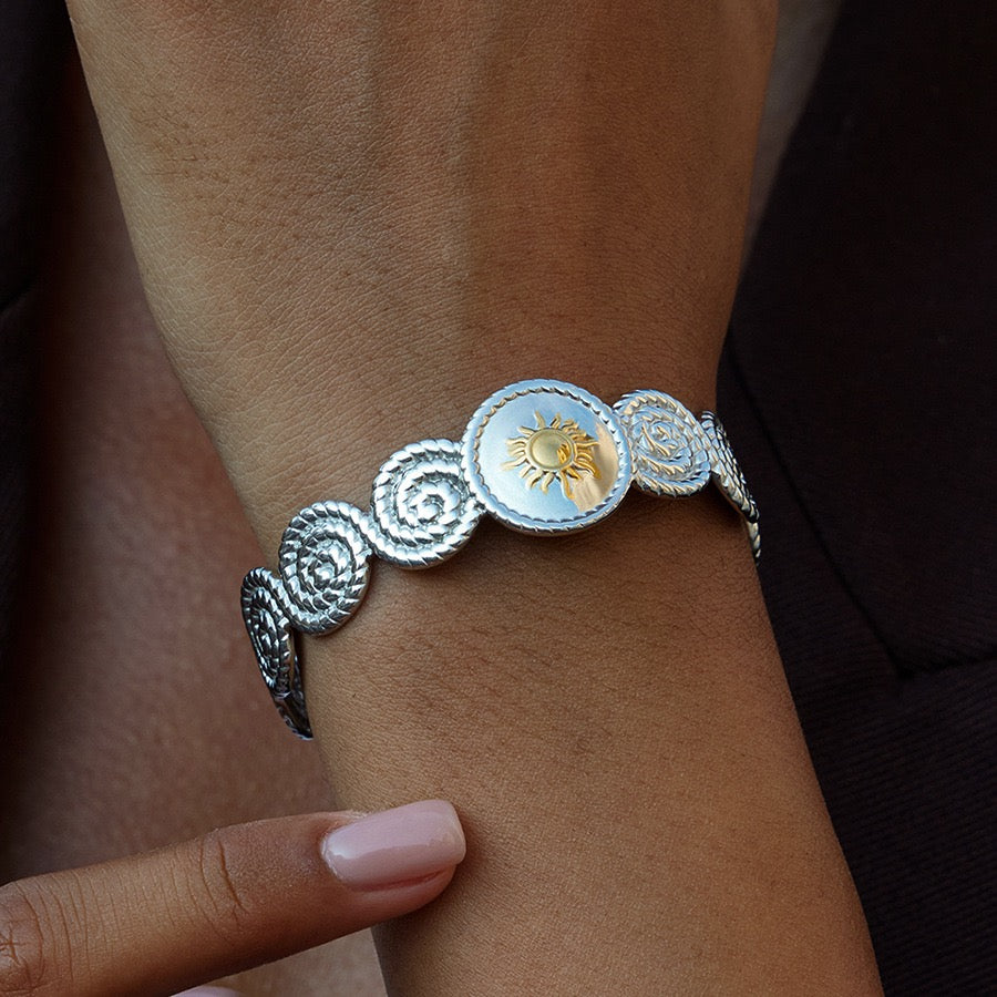 Swirl sun bangle