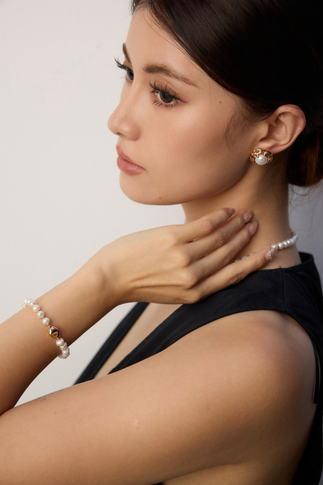 Classic pearl studs