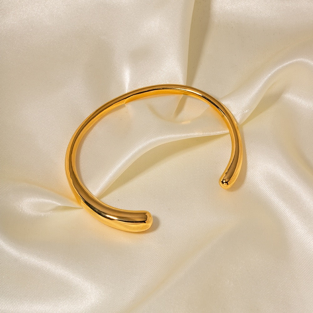Open curvy bangles