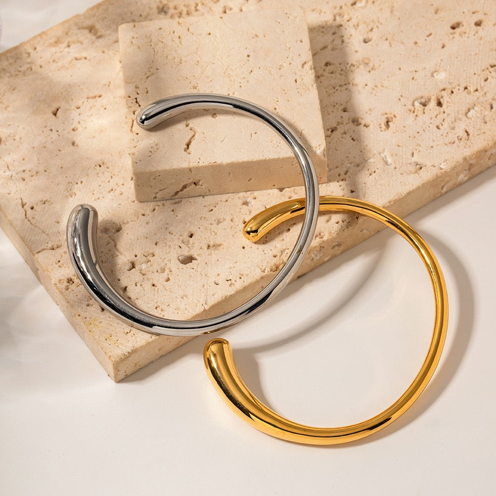 Open curvy bangles