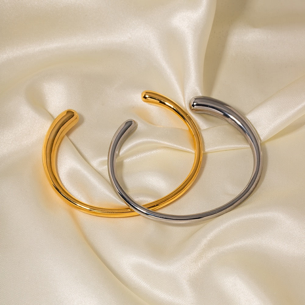 Open curvy bangles