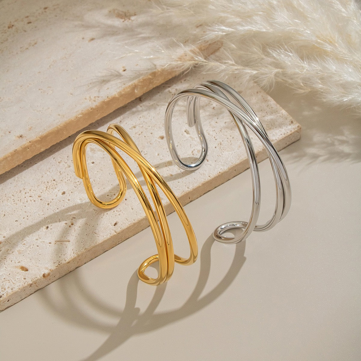 Open lines bangle