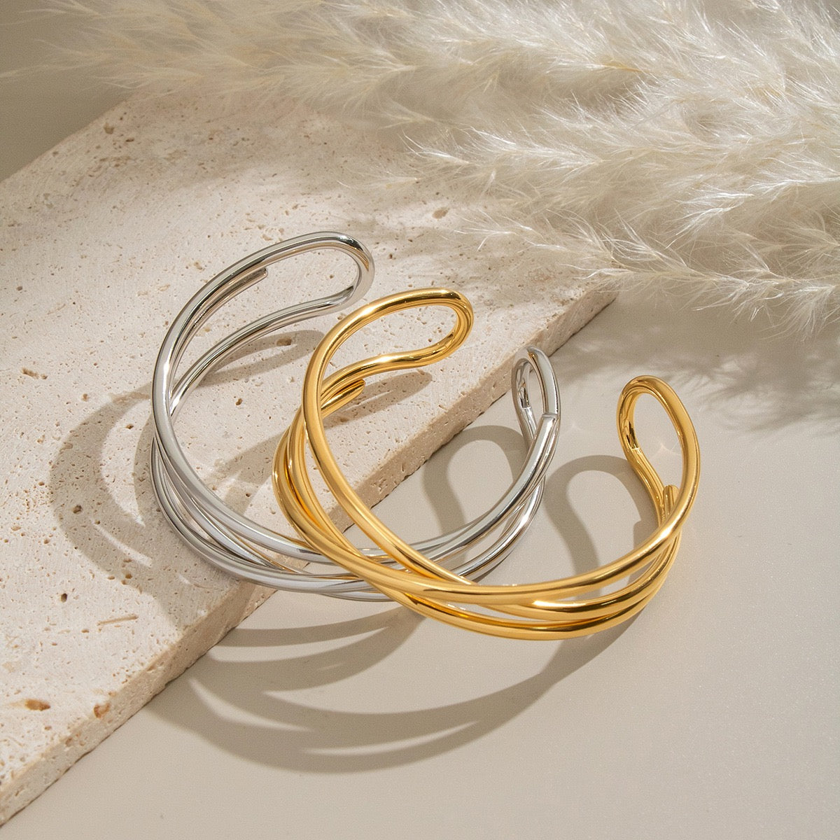 Open lines bangle