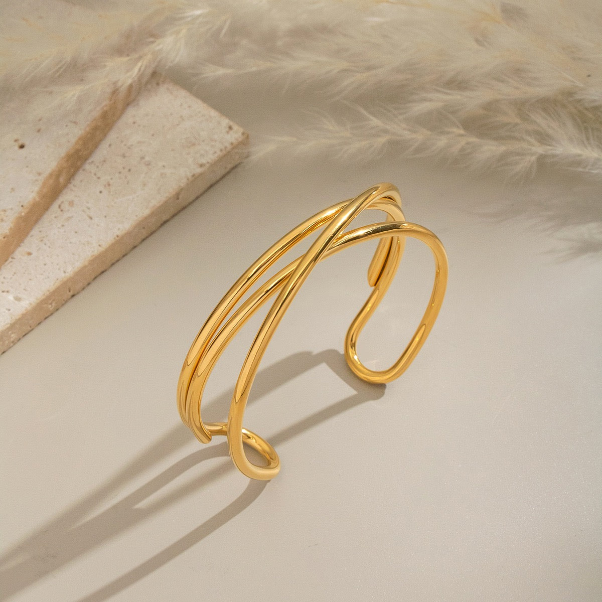 Open lines bangle