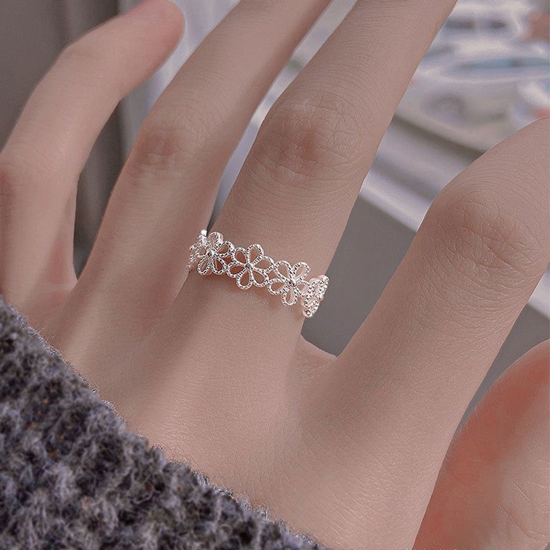 Delicate flower band ring