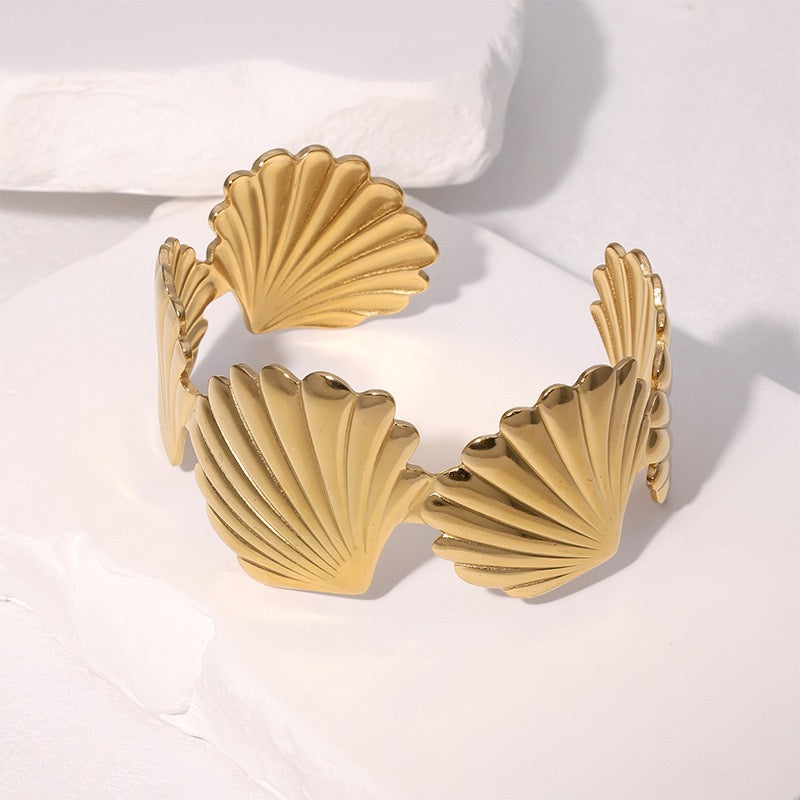 Open shell bangles
