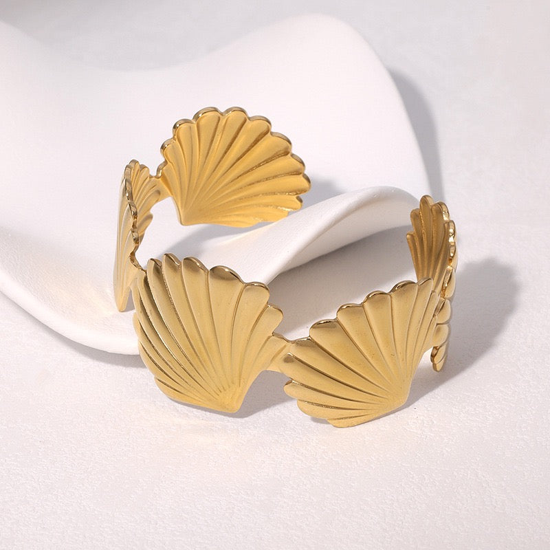 Open shell bangles