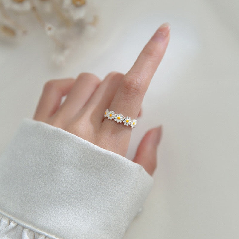 Dainty Daisy sterling silver ring