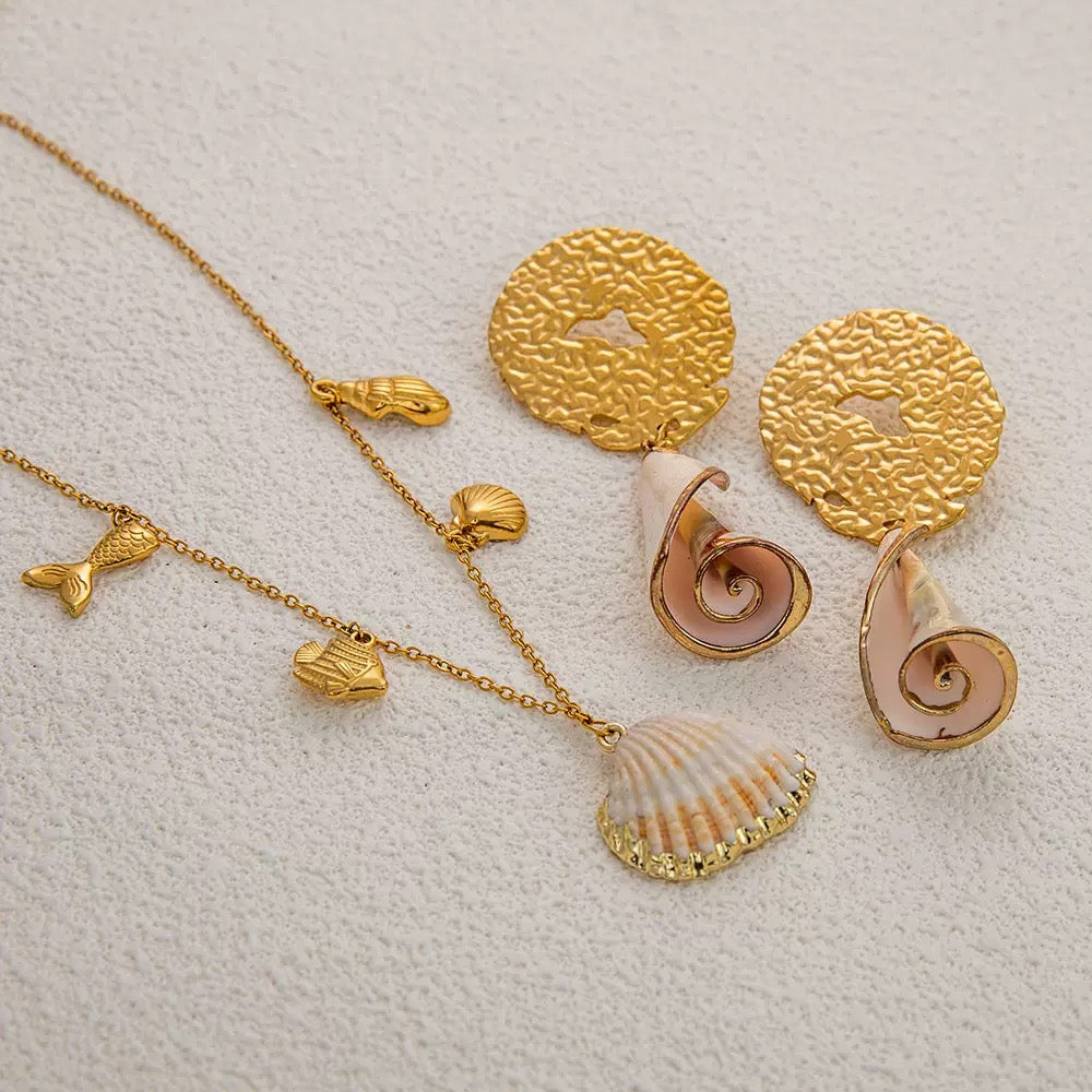 Natural shell charm necklace