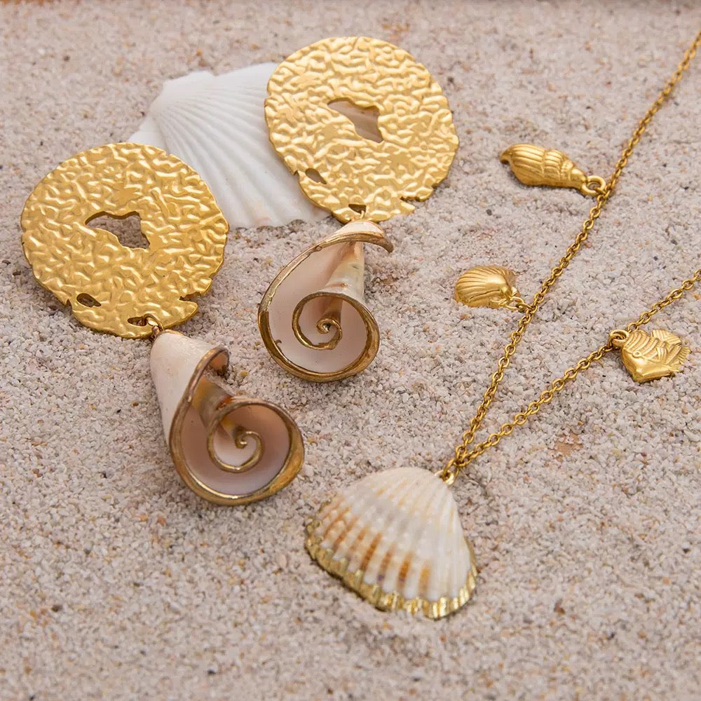 Natural shell charm necklace