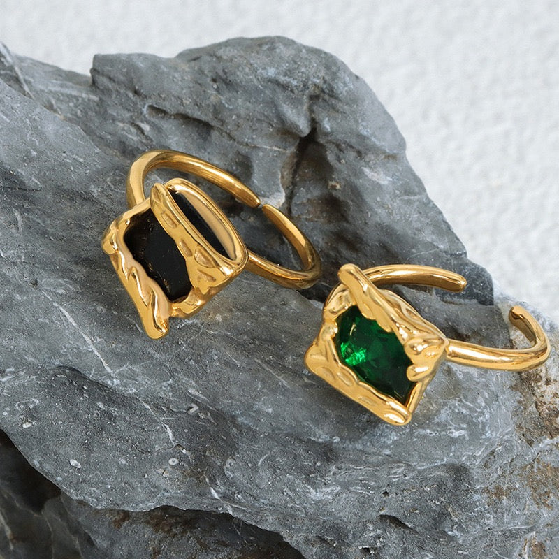 Suga rock rings