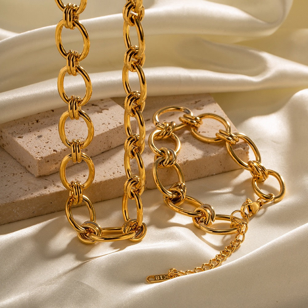 Elisa hoop chains set