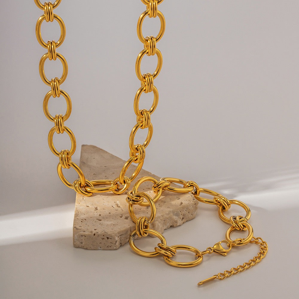 Elisa hoop chains set