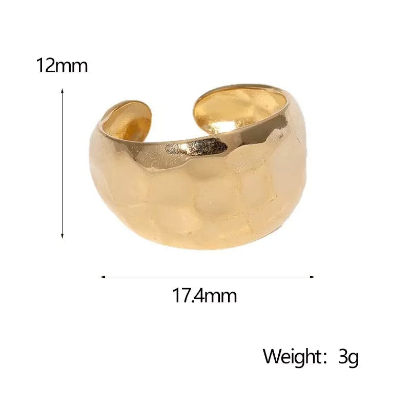 Classic band ring