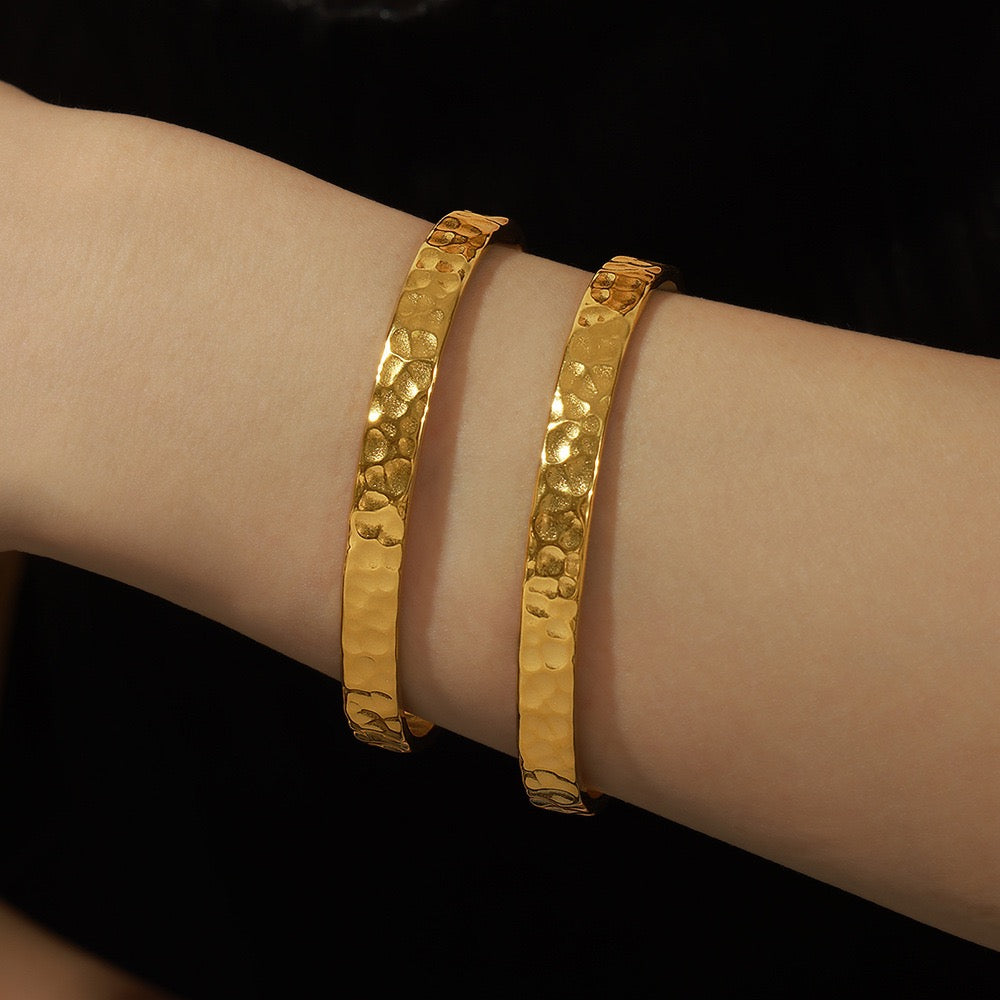 Lava bangle