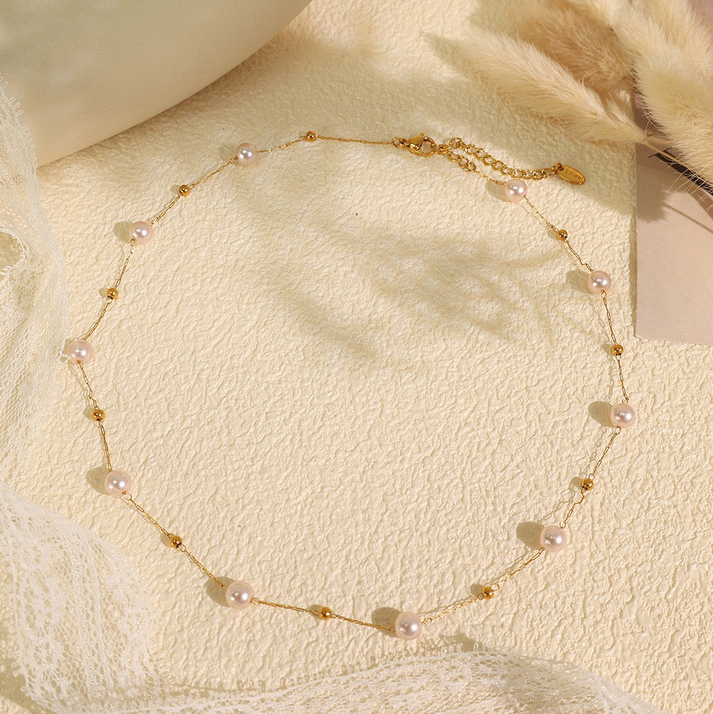 Champagne round pearly necklace