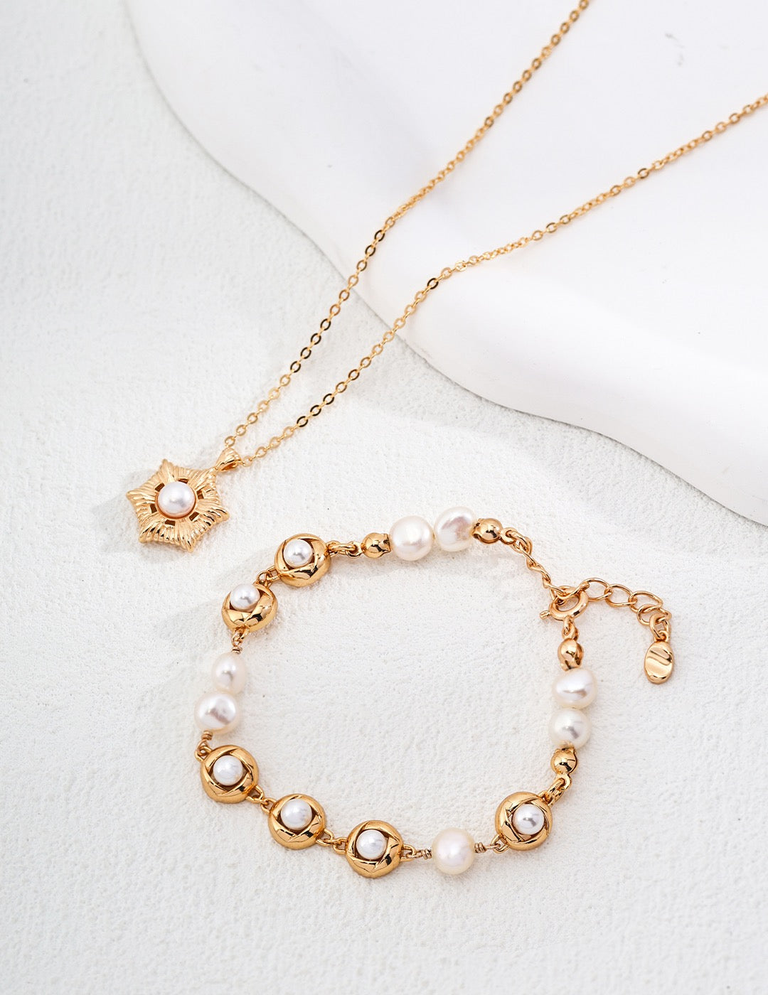 Charleen Natural Pearl bracelets