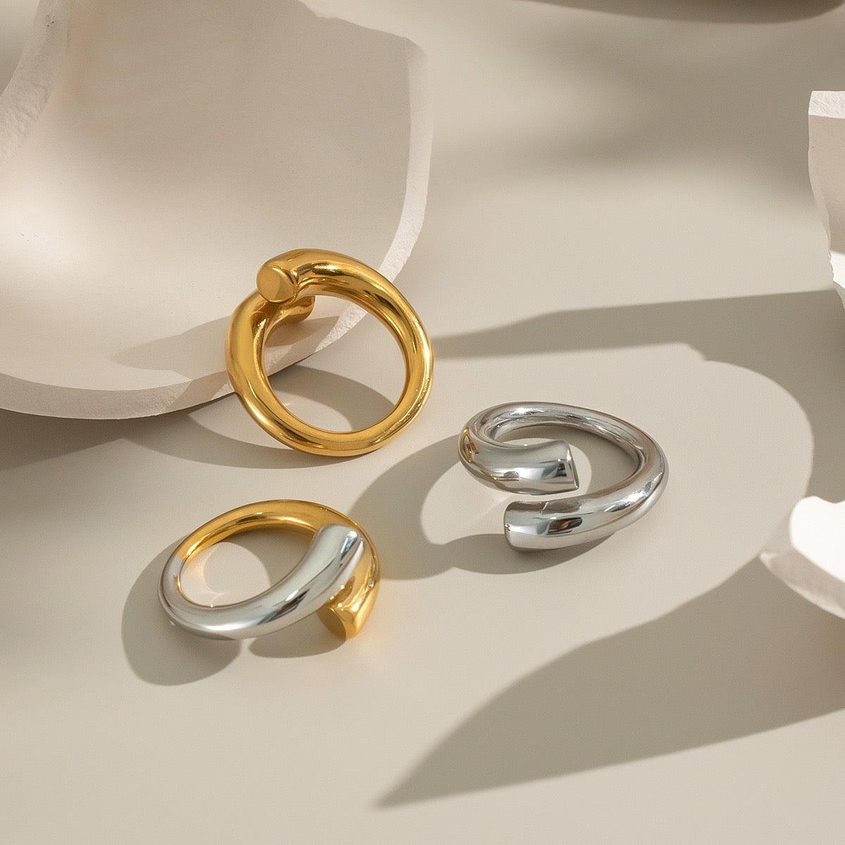 Cross band rings