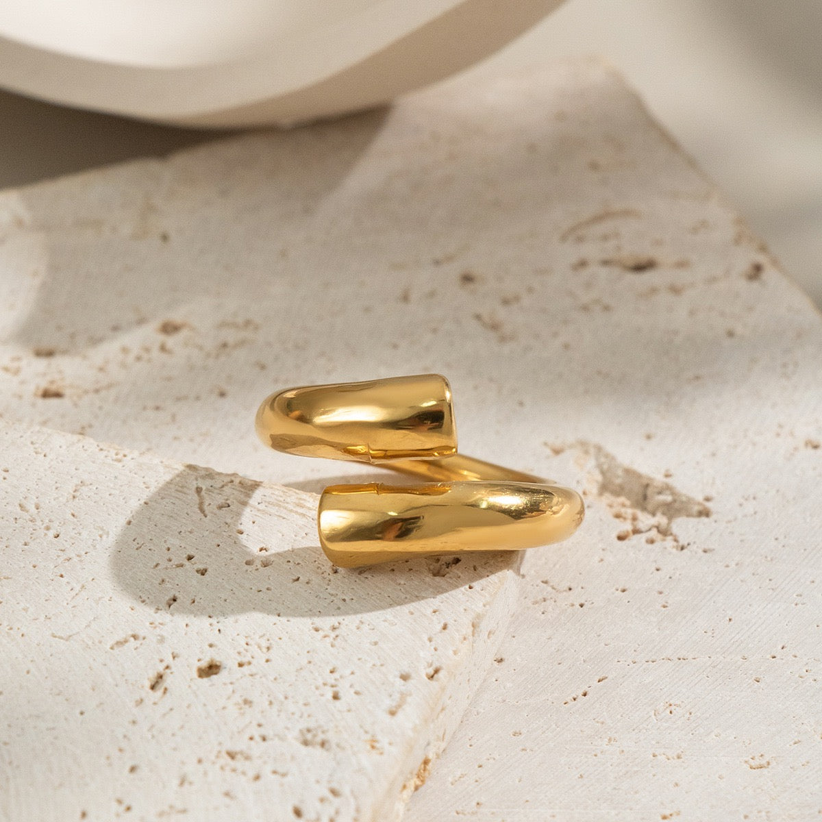Cross band rings