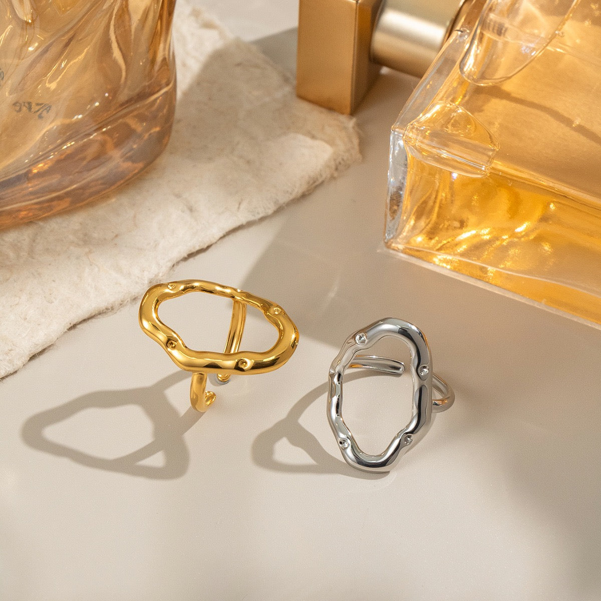 Curvy hoop rings
