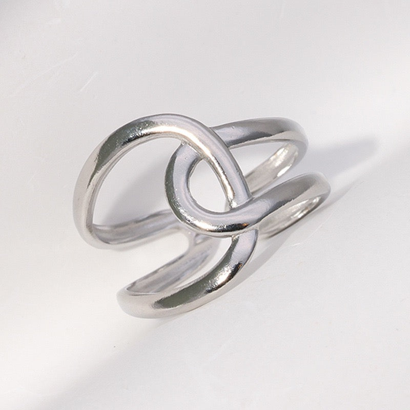 Bow tie rings