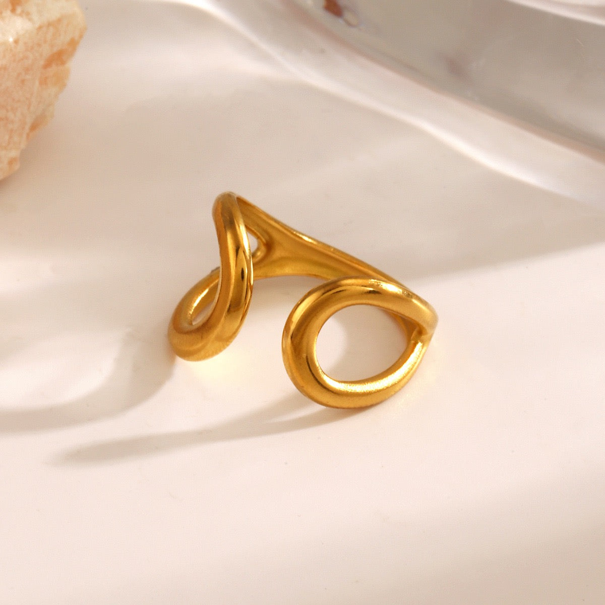 Open hoops ring