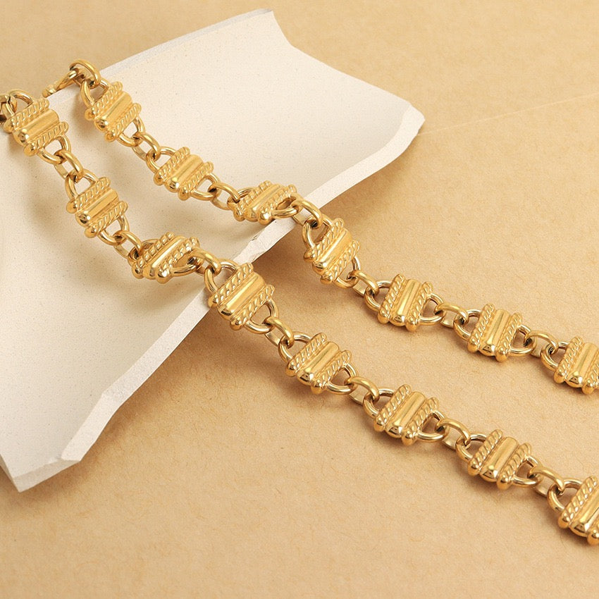 Statement chunky chain bracelets