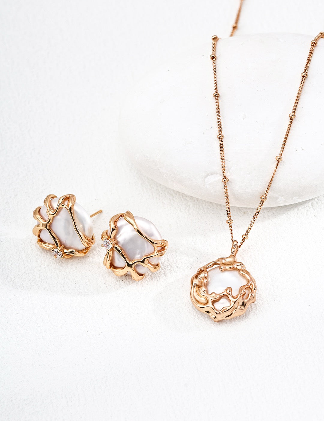 Mascot Tangled heart earrings