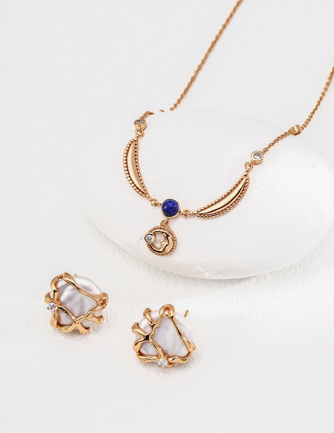 Mascot Tangled heart earrings