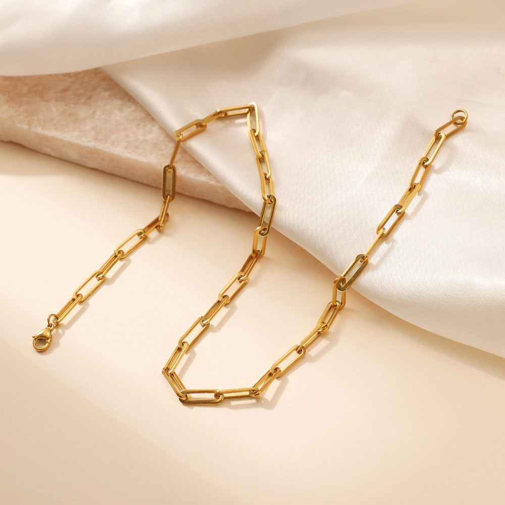 Lock chain set