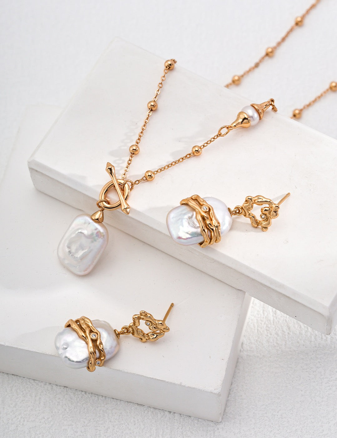 Gabreilla Square baroque necklace
