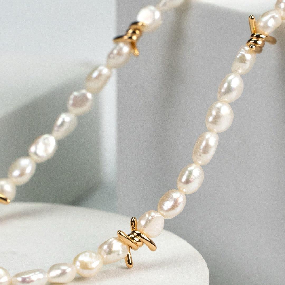 Twist Pearl necklace