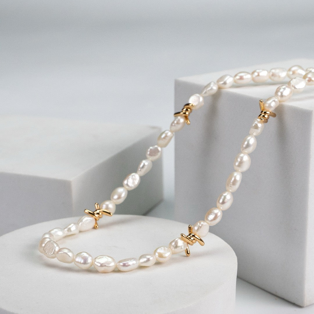Twist Pearl necklace