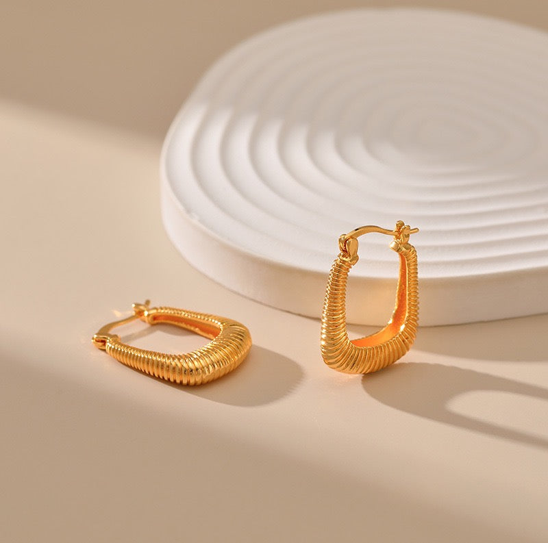 Classic square hoops