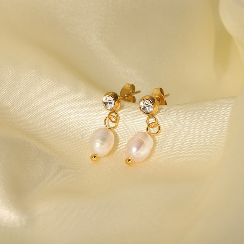 Shinning pearl studs