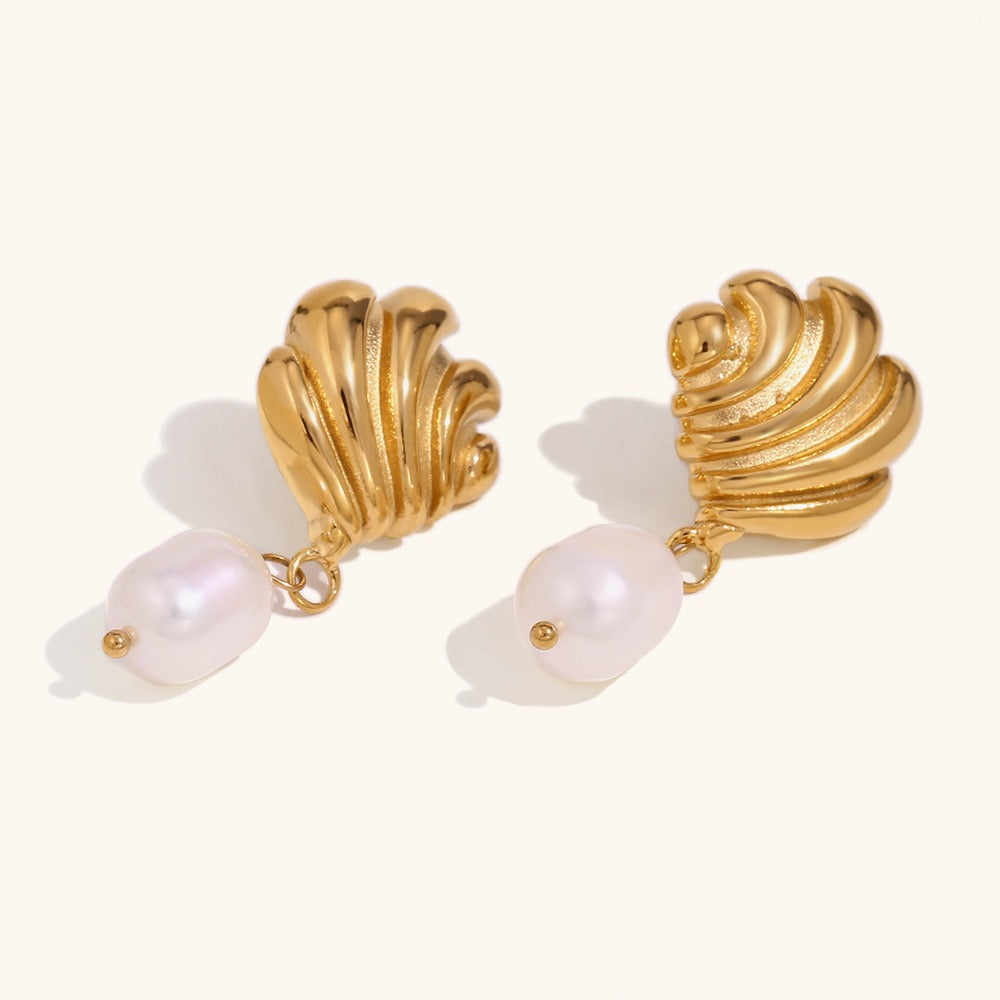 Wave pearl earrings