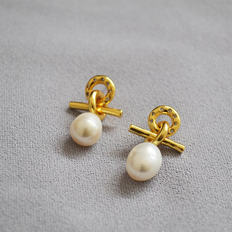 Infinity pearl earrings