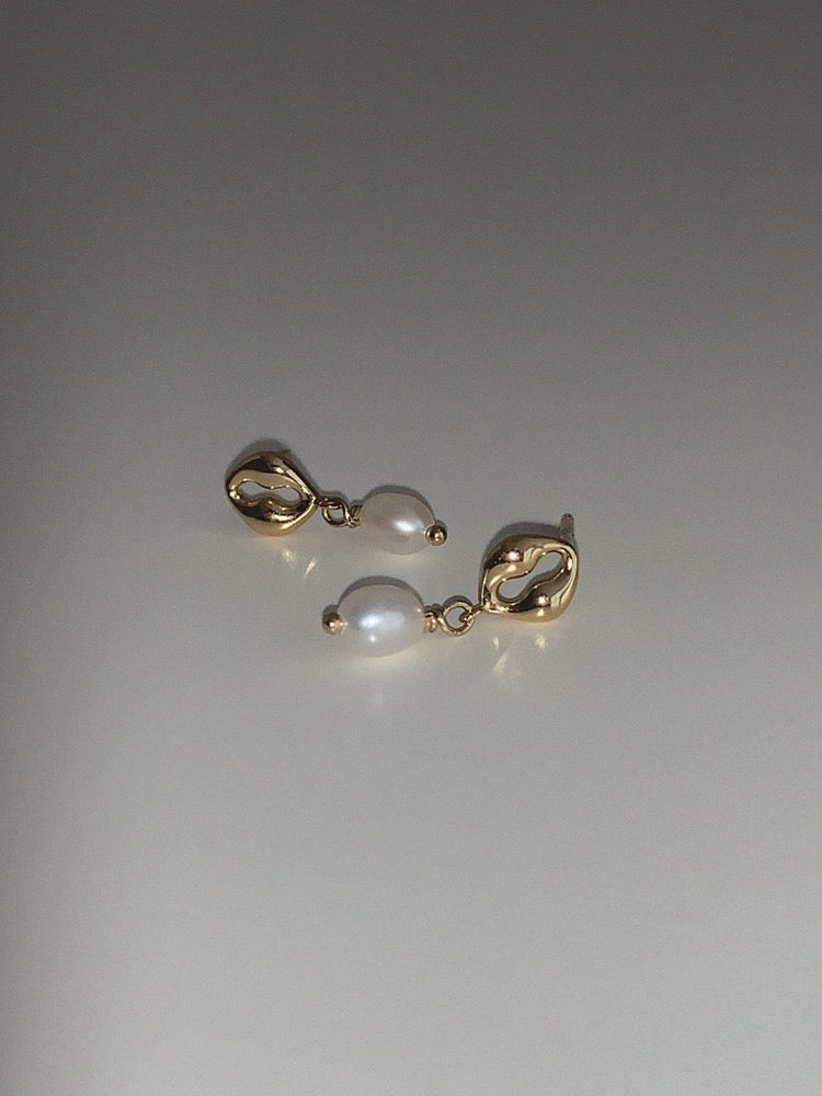 Mini pearls studs