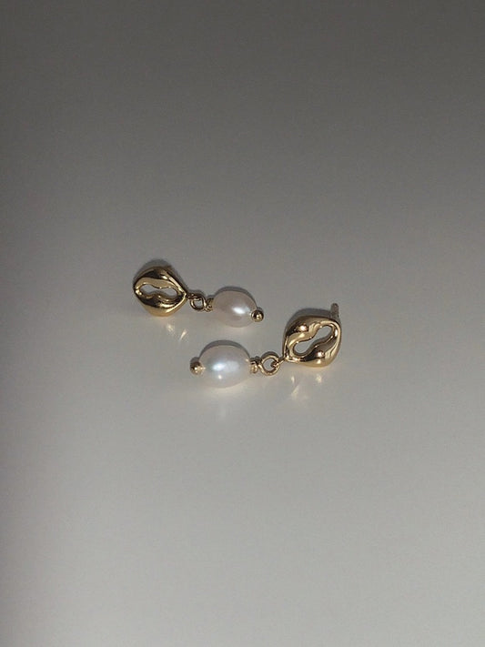 Mini pearls studs