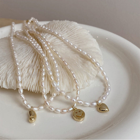 Single pendant freshwater pearls necklace